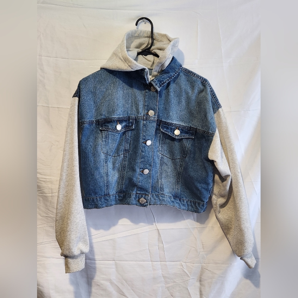 Super Cute Cropped Hodded Jean Jacket